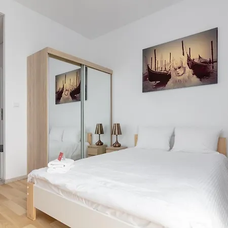 Wola Chic By Bookinghost