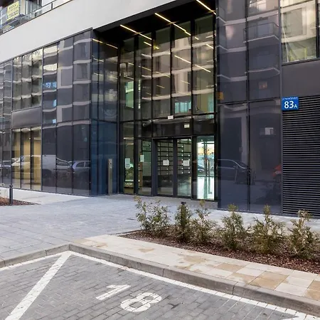 Wola Chic By Bookinghost