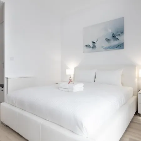 Wola Chic By Bookinghost *